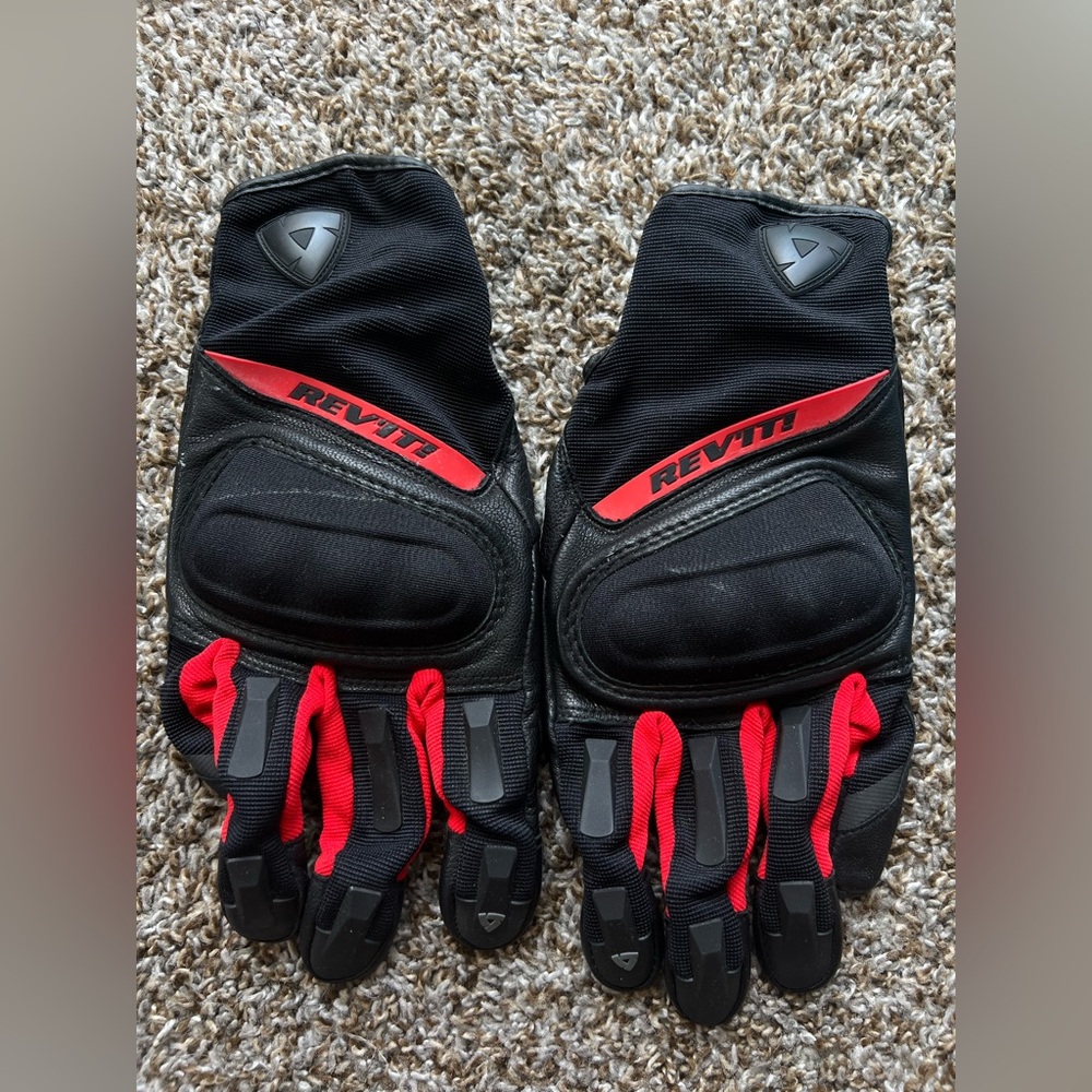Black and Red Women's Gloves
